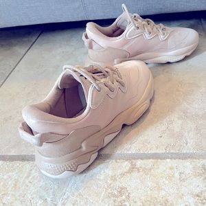 Adidas Originals Ozweego - Biege GZ2776 Women's Running Shoes Sneakers Size 6.5.